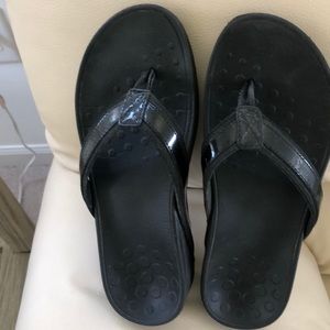 Vionic Black ladies sandals size 8